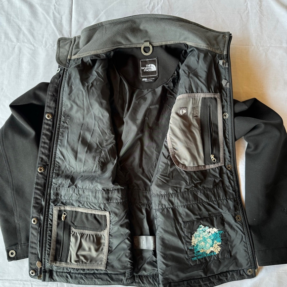 The North Face Women's Jacket, Classic 4 (four) Pocket Utility Waterproof Coat S - Picture 3 of 10